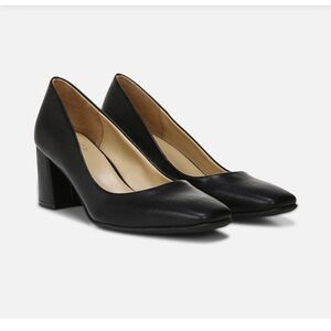 Naturalizer Warner pump